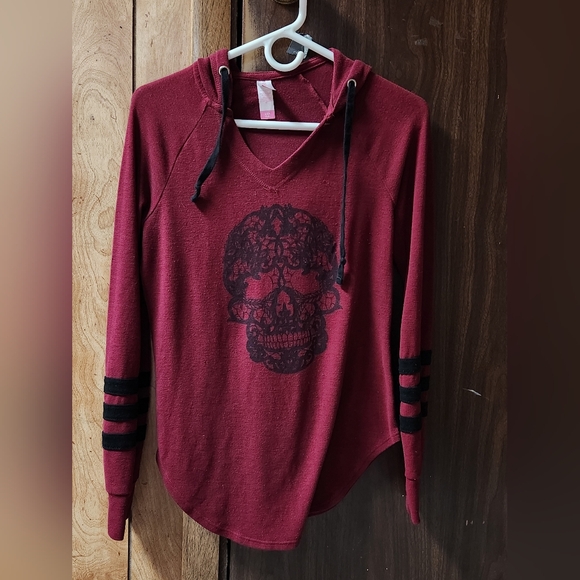 No Boundaries Tops - Maroon sugar skull long sleeve Tee with hood